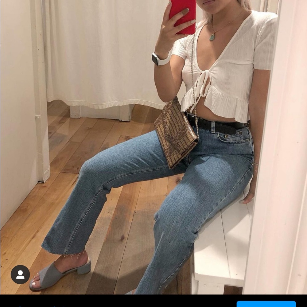 White tye in front top